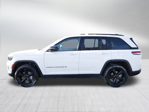 Used 2023 Jeep Grand Cherokee Limited w/ Luxury Tech Group II image 4