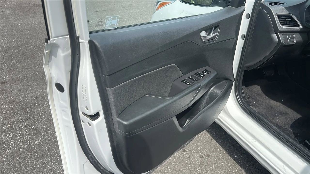 Used 2020 Hyundai Accent SE FWD image 19