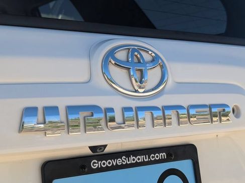 Used 2018 Toyota 4Runner SR5 AWD/4WD image 13
