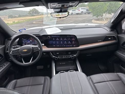 Certified 2025 Chevrolet Tahoe High Country AWD/4WD image 27
