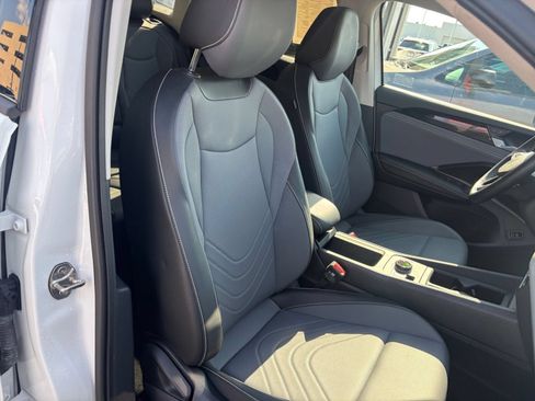 Used 2026 Volkswagen Tiguan SE AWD/4WD image 62