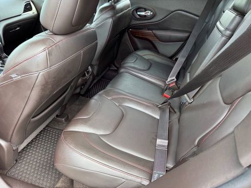 Used 2015 Jeep Cherokee Trailhawk w/ Comfort/Convenience Group AWD/4WD image 12