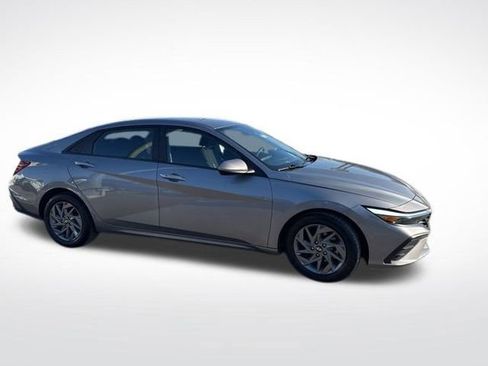 Used 2024 Hyundai Elantra SEL image 6