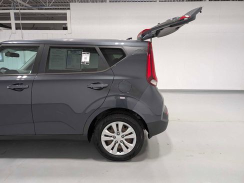 Used 2020 Kia Soul LX FWD image 11