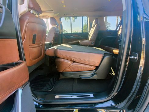 Used 2019 Cadillac Escalade ESV Luxury image 29