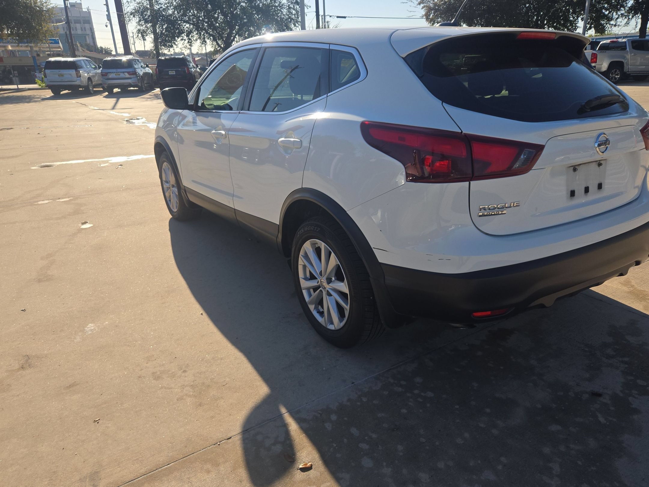 Used 2018 Nissan Rogue Sport S w/ S Appearance Package FWD image 5