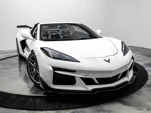 Used 2025 Chevrolet Corvette Z06 w/ Z07 Performance Package image 28