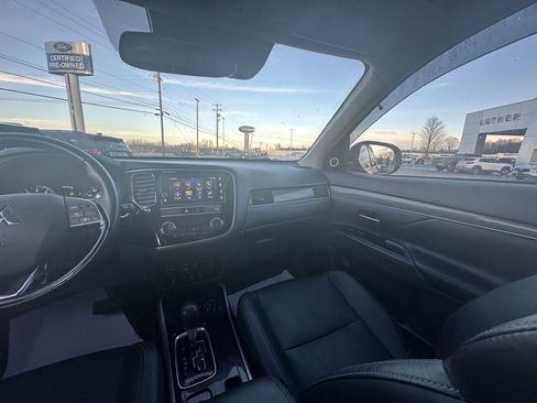 Used 2019 Mitsubishi Outlander GT image 16