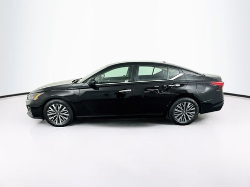 Used 2025 Nissan Altima 2.5 SV FWD image 4