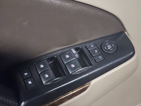 Used 2018 Chevrolet Suburban LT image 33