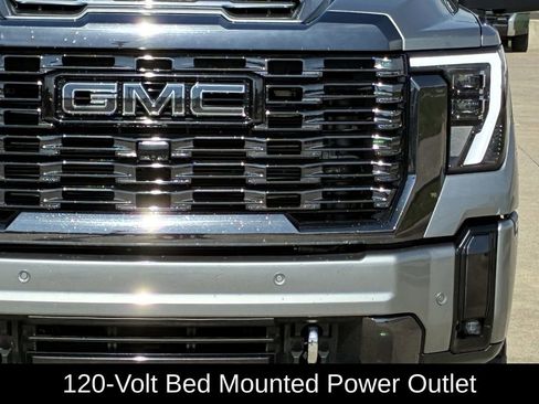 Used 2024 GMC Sierra 2500 Denali Ultimate image 11