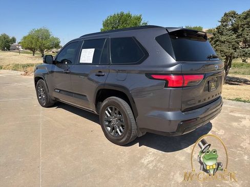 Used 2023 Toyota Sequoia Platinum AWD/4WD image 7