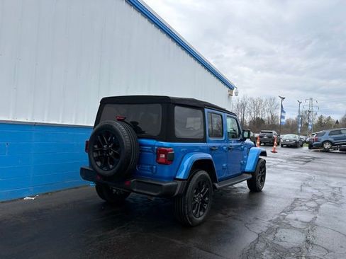 Used 2024 Jeep Wrangler Unlimited Sahara w/ Technology Group image 8