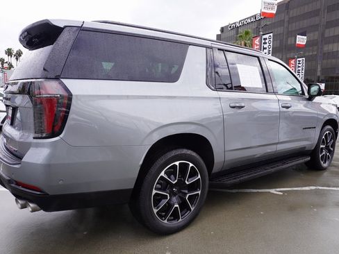 Used 2025 Chevrolet Suburban RST image 7