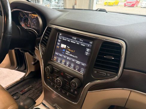 Used 2018 Jeep Grand Cherokee Limited AWD/4WD image 24