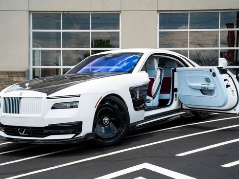 Used 2024 Rolls-Royce Spectre w/ Spectre Launch Package AWD/4WD image 2