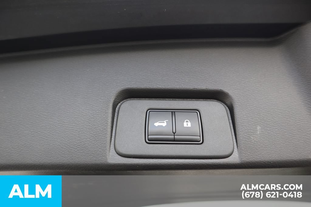 Used 2025 Nissan Rogue SV FWD image 21