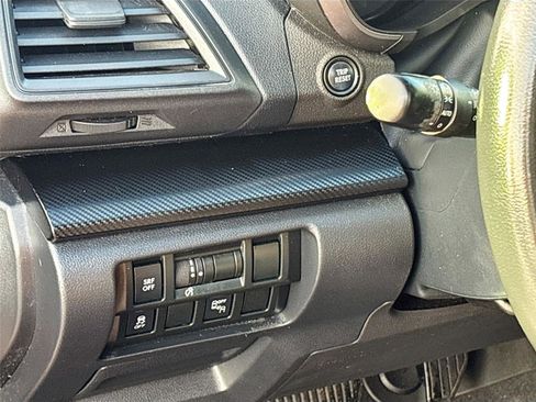 Used 2018 Subaru Crosstrek 2.0i Premium w/ Eyesight System image 11