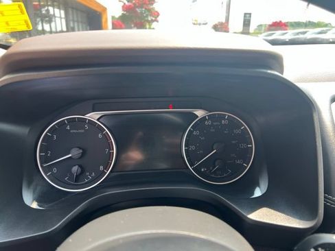 Used 2023 Nissan Rogue SV FWD image 9