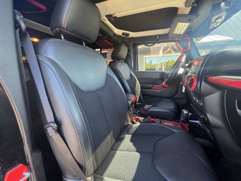 Used 2017 Jeep Wrangler Unlimited Sahara image 13