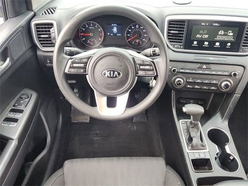 Used 2022 Kia Sportage LX image 11