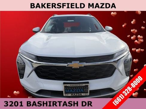 Used 2025 Chevrolet Trax LT w/ LT Convenience Package image 8