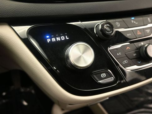 Used 2018 Chrysler Pacifica Touring-L Plus w/ Tire & Wheel Group image 37