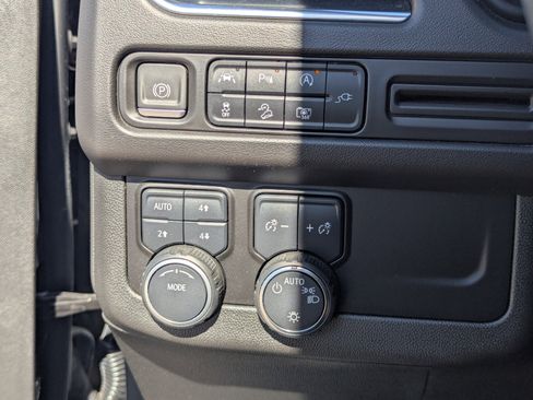 Used 2022 Chevrolet Tahoe Z71 w/ Luxury Package image 29