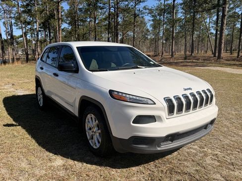 Used 2017 Jeep Cherokee Sport image 7