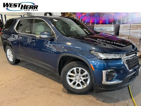 Used 2023 Chevrolet Traverse LS w/ Safety Package AWD/4WD image 1