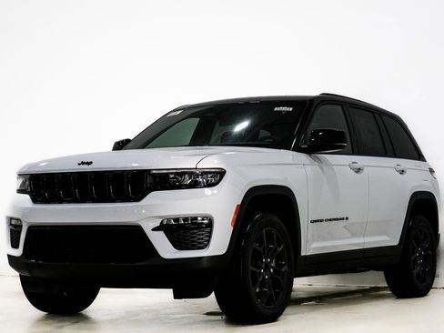 New 2025 Jeep Grand Cherokee Limited image 3