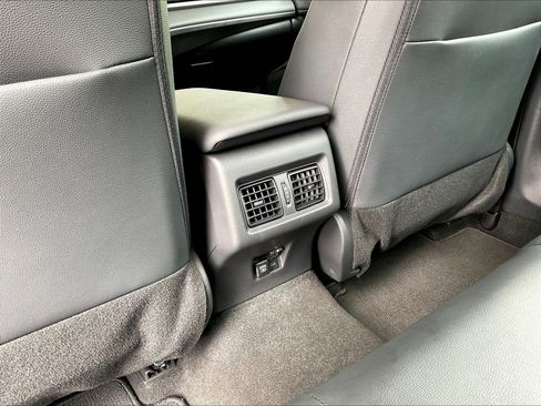 Used 2025 Toyota Camry SE w/ Convenience Package FWD image 10