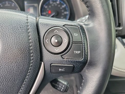 Used 2018 Toyota RAV4 XLE image 21