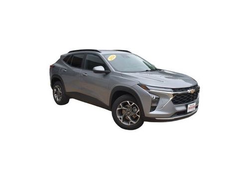 Used 2024 Chevrolet Trax LT w/ Driver Confidence Package FWD image 2