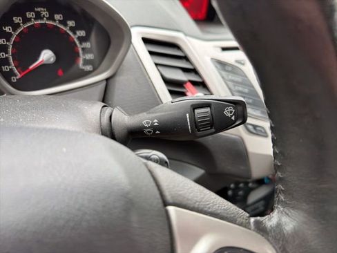 Used 2013 Ford Fiesta SE image 30