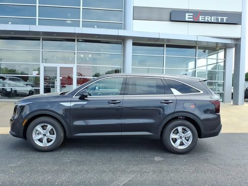 Certified 2026 Kia Sorento LX FWD image 4