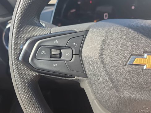 Used 2025 Chevrolet Trax LT FWD image 16