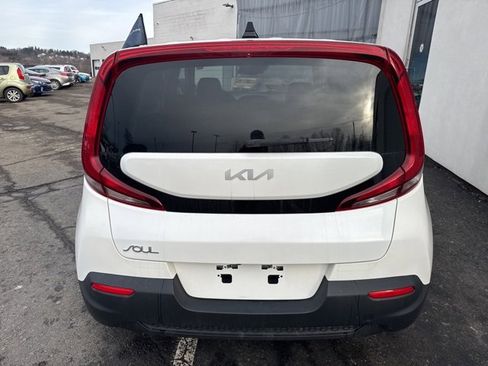 Certified 2022 Kia Soul S image 4