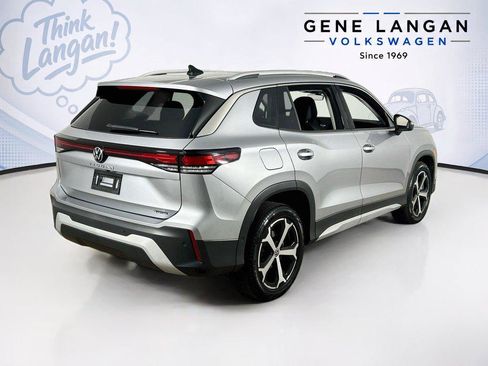 Used 2025 Volkswagen Tiguan SE AWD/4WD image 5