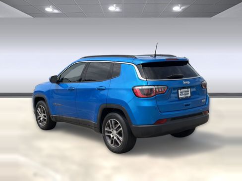 Used 2020 Jeep Compass Latitude FWD image 3