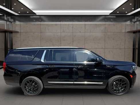 Used 2022 GMC Yukon XL Denali AWD/4WD image 2