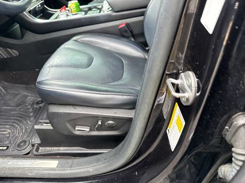 Used 2019 Ford Edge Titanium AWD/4WD image 13