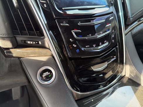 Used 2018 Cadillac Escalade Platinum AWD/4WD image 32