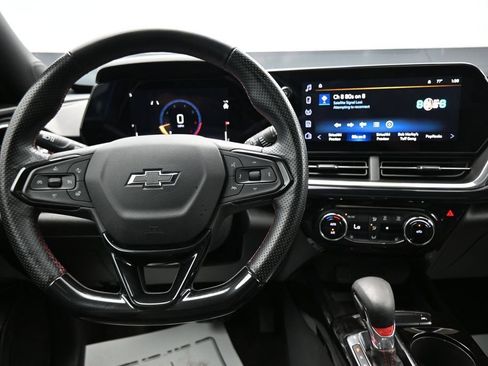 Used 2024 Chevrolet Trax RS w/ Sunroof Package FWD image 15