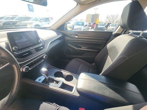 Used 2025 Nissan Altima 2.5 SV image 22