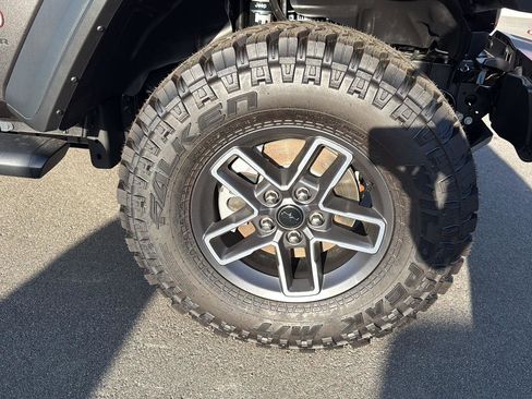 New 2025 Jeep Gladiator Mojave w/ Safety Group image 11