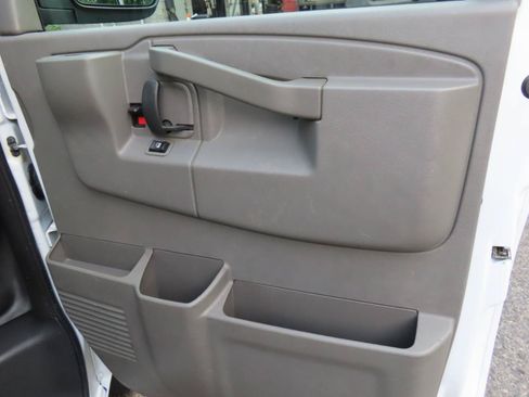 Used 2018 Chevrolet Express 2500 w/ Driver Convenience Package RWD image 11