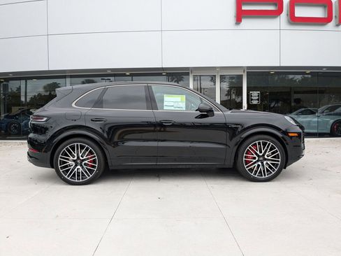 New 2025 Porsche Cayenne Turbo image 9
