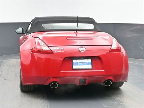 Used 2010 Nissan 370Z Touring image 9