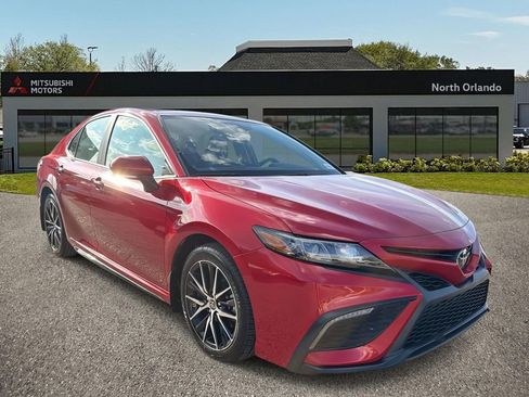 Used 2024 Toyota Camry SE image 2